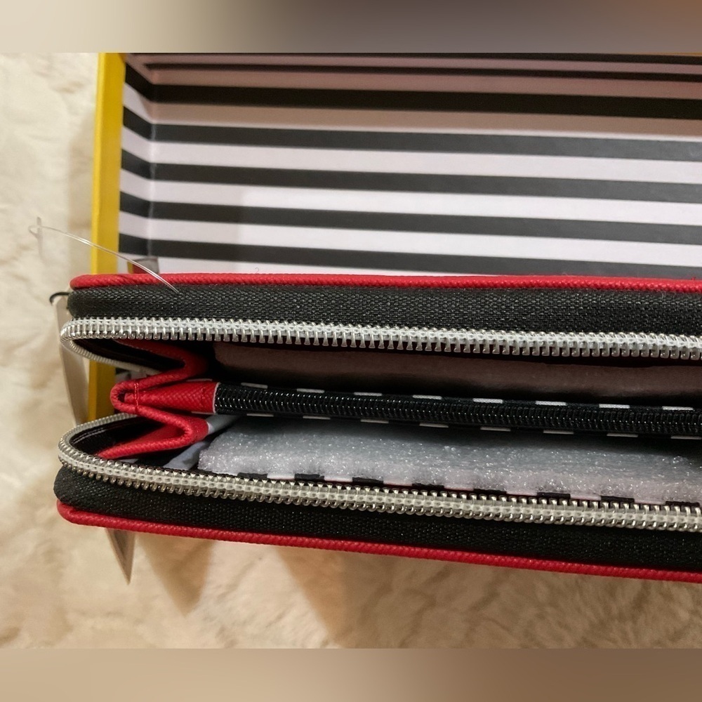 Marc Tetro Red/White Wallet - Picture 2 of 3